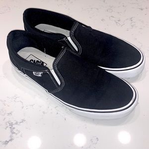 Men’s Size 9.5 VANS Classic Slip-Ons Black&White